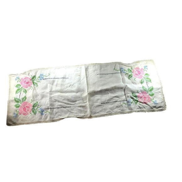 Vtg Hand-Embroidered Floral Table Runner Pink Roses Crochet Edges cottagecore - Picture 2 of 6